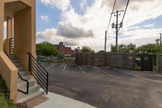 Renegade 236 - 3 minute walk to FSU - 6