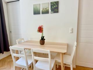 Renovated Central Apartment - 9