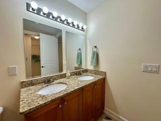 Bright Spacious Condo 1mi to Beach - 3