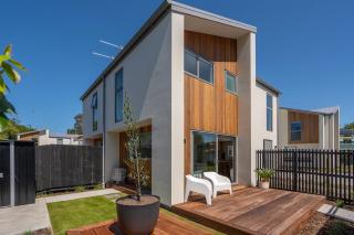 Cozy Town House - Walk to Addington Raceway - 0