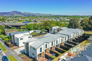 Cozy Town House - Walk to Addington Raceway - 4