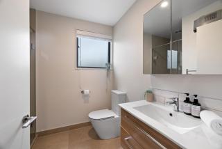Cozy Town House - Walk to Addington Raceway - 3