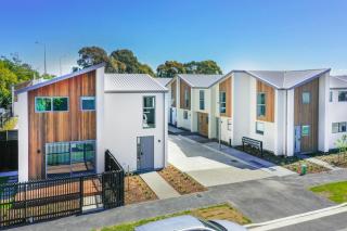 Cozy Town House - Walk to Addington Raceway - 2