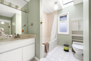 Stylish 1BR Suite with Private Entrance in Richmond - 9