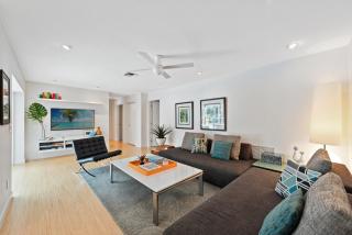 Modern, Luxurious Villa with Private Beach Access & Heated Pool - 4