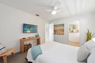 Modern, Luxurious Villa with Private Beach Access & Heated Pool - 7