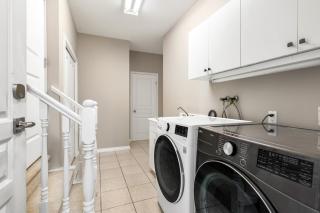 Stylish 1BR Suite with Private Entrance in Richmond - 4