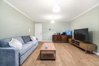 Stylish 1BR Suite with Private Entrance in Richmond - 2