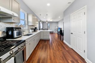 Cozy 3BR Home • Smart TV + Workspace - 8