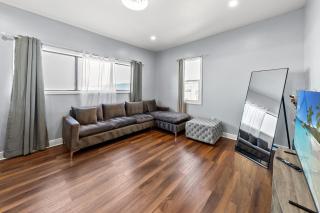 Cozy 3BR Home • Smart TV + Workspace - 5