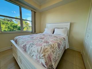 New Bright Condo 1mi to Beach with Laundry - 7