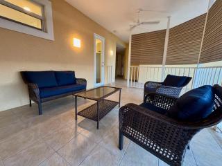 New Bright Condo 1mi to Beach with Laundry - 3