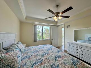 NEW Condo near beach Ideal for Remote Work - 3