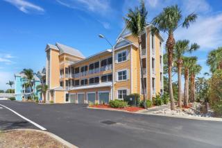 Cozy Studio by Bonita Beach with Desk & Bikes - 9