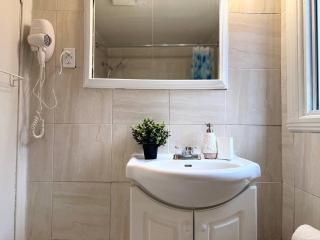 Your Montreal Home Base! Free parking Free Wifi - 3