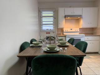 Your Montreal Home Base! Free parking Free Wifi - 1