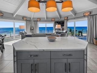 Nifty Shades of Gray l Beachfront and panoramic Views l Fire pit beachside l 4 Bikes - 6