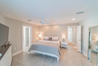Nifty Shades of Gray l Beachfront and panoramic Views l Fire pit beachside l 4 Bikes - 3