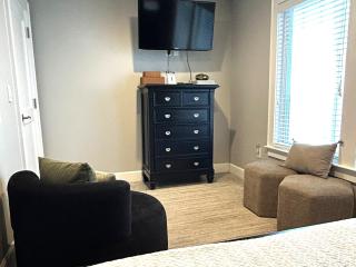 Nifty Shades of Gray l Beachfront and panoramic Views l Fire pit beachside l 4 Bikes - 1