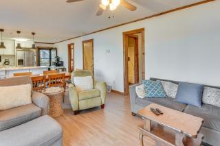 Private Lakefront Home with Views and Dock in Hartwell - 2