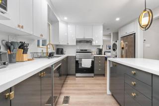 Cozy 3BR Home by Fenelon falls | Firepit & Deck - 0