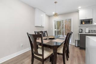 Cozy 3BR Home by Fenelon falls | Firepit & Deck - 9