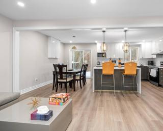 Cozy 3BR Home by Fenelon falls | Firepit & Deck - 7