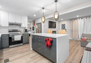 Cozy 3BR Home by Fenelon falls | Firepit & Deck - 6