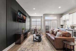 Luxury Skyline Escape, FIFA World Cup, King Bed, Free Parking, DT View, Sauna - 0