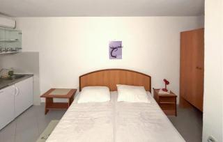 1 Bedroom Amazing Apartment In Drvenik - 2