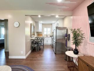 Golden Downey Designer Abode - Poolside Suite - 7