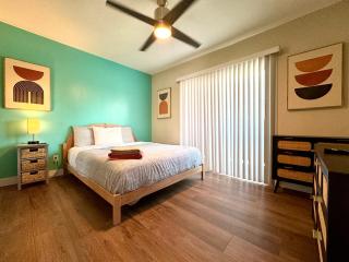 Golden Downey Designer Abode - Poolside Suite - 5