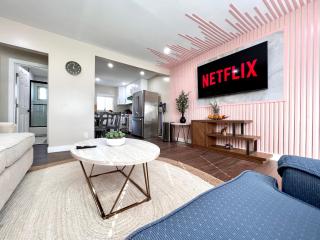 Golden Downey Designer Abode - Poolside Suite - 0