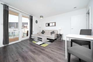 Stunning 2BR flat with balcony - 5