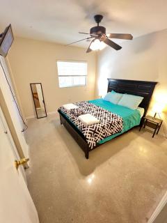 Queen with Private Dedicated Spa Bath - 1