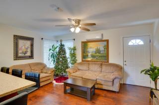 5 Mi to Coast Centrally Located Long Beach Home! - 5