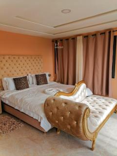 Paris Room With Balcony - Pool View and Garden - 0