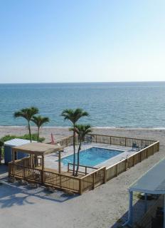 Seafarer Beach Resort - Ocean View with a Pool on the Beach - 6