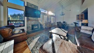 Large Spacious Upgraded 4 Bedroom Condo - 0