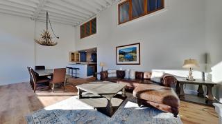 Large Spacious Upgraded 4 Bedroom Condo - 9