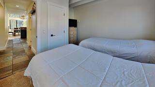 Large Spacious Upgraded 4 Bedroom Condo - 1