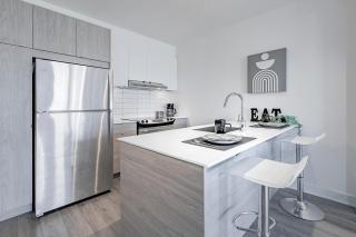 Panoramic Skyline Penthouse Montreal Downtown -Free Parking - In Suite Laundry - 7