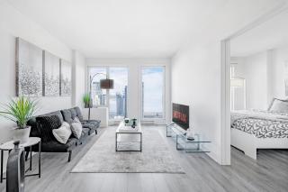 Panoramic Skyline Penthouse Montreal Downtown -Free Parking - In Suite Laundry - 8