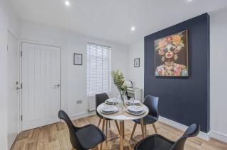 Albert House - Near the High Street - Free Parking, Garden, Fast WiFi and Smart TV by Yoko Property - 4