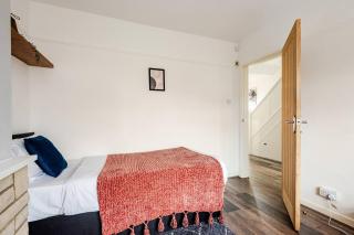 Entire House-Long Stays in Gloucester-Contractors- Families - 2