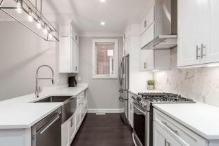 Luxury 6-Bedroom New-Build Harrison West Townhome Entire Duplex Family-Friendly - 9