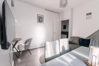 Stunning 5 Bedroom Home in the Heart of Swansea - Snooker Table, WiFi & Parking! - Swansea - 5