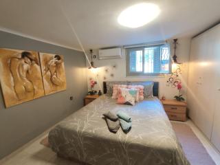 Anastasia's apartment with yard - 5