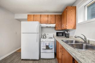 Family Friendly Welcoming Basement Suite - 3