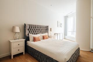 LUXURY 3 Bed 3 Bath Apartment in Central London - 1